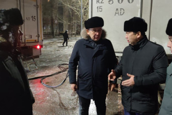 Фотография к новости: Аким СКО Айдарбек Сапаров лично контролировал ремонт водопровода