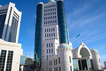 Фотография к новости: Необходимо решать проблемы регионов — политологи о предстоящих выборов депутатов сената