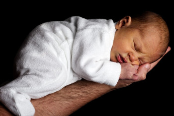 Фотография к новости: Присваивать ИИН младенцам прямо в роддоме предложил  депутат