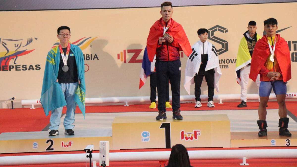 Казахстанский штангист завоевал серебряную медаль Чемпионата мира  в рывке