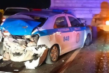 Фотография к новости: Автомобиль Lexus RX врезался в полицейскую машину в Мангистау