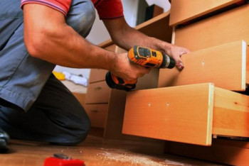 Фотография к новости: На 3,8 млн тенге обманул лжемебельщик жителей Мангистау