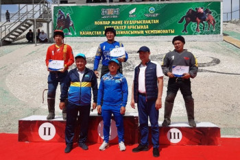 Фотография к новости: "Хоккеист не играет в кокпар" - о национальном виде спорта рассказал тренер из Мангыстау