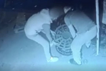 Фотография к новости: Похитителей крышек от канализационных люков сняли на видео в Астане