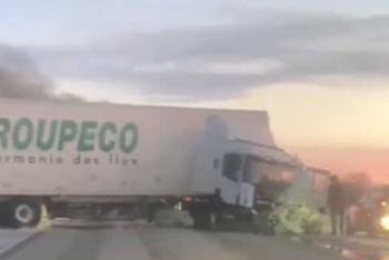 Фотография к новости: Жуткая авария: Погиб человек в результате столкновения легковушки и фуры в Костанайской области