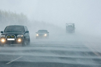 Фотография к новости: Штормовое предупреждение: сильный ветер и метель ожидаются в шести регионах страны