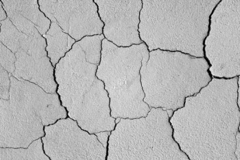 Фотография к новости: Новая школа разваливается в Алматы