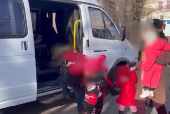 Фотография к новости: Иностранку с 6 детьми депортировали из Казахстана