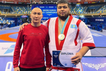 Фотография к новости: Нурдаулет Жарылгапов из Мангистау стал чемпионом мира по қазақ күресі