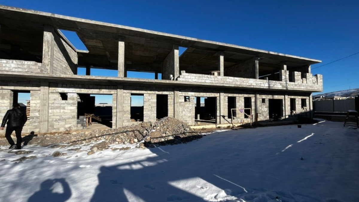 Строящийся таунхаус в предгорье Алматы сносят по решению суда