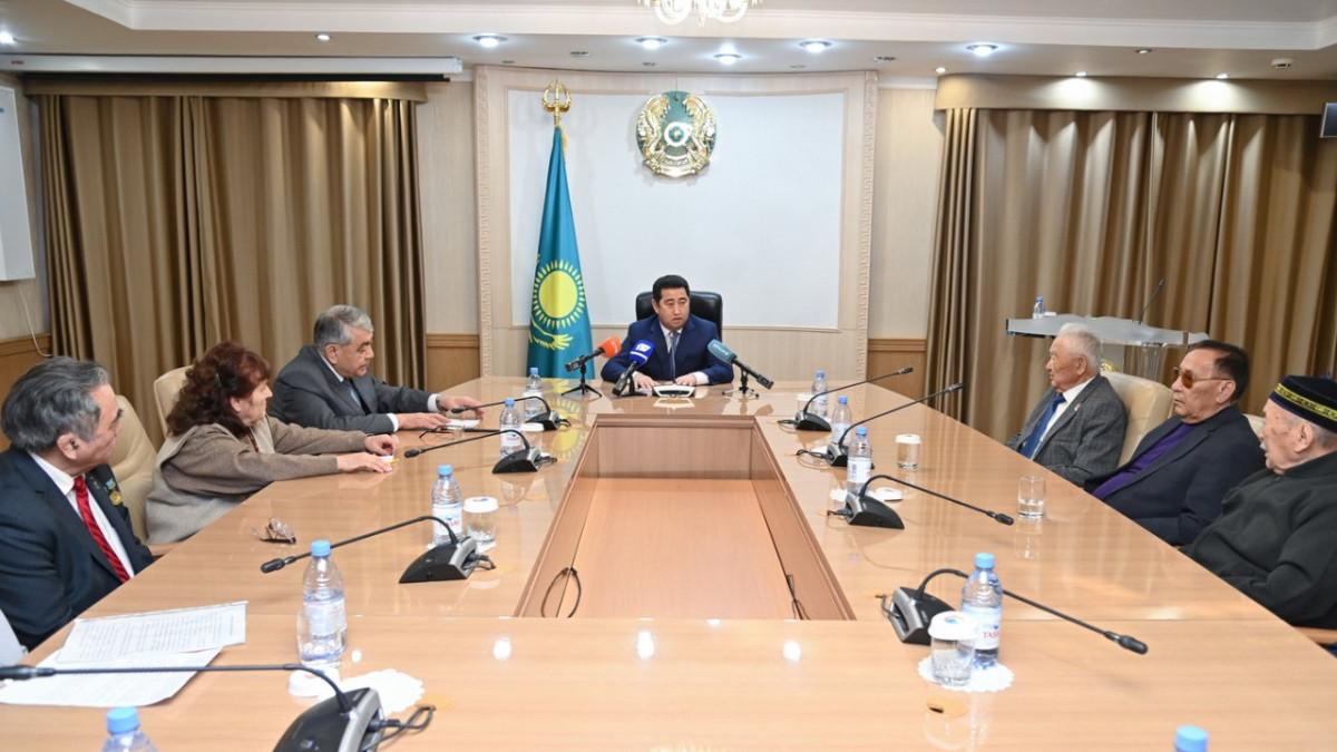 Аким СКО Айдарбек Сапаров встретился с аксакалами региона