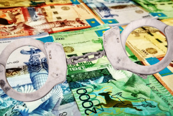 Фотография к новости: Миллиарды, драгоценности и арестованные родственники. Кого в 2022 задержали за хищения