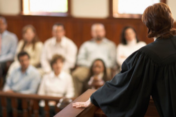 Фотография к новости: Судам присяжных разрешат рассматривать дела о пытках, рейдерстве и незаконном изъятии органов