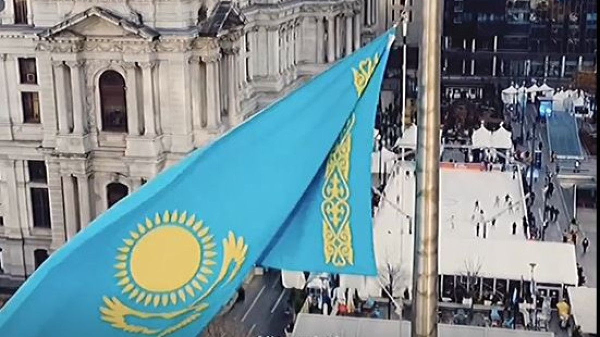 Instagram/dina_england