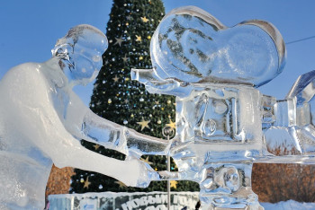 Фотография к новости: В Павлодаре фигуры ледового городка усилят стеклопластиком