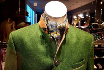 Фотография к новости: Казахстанка открыла в Париже бутик модной одежды