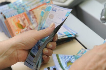 Минимальную зарплату в Казахстане увеличат до 70 тысяч тенге