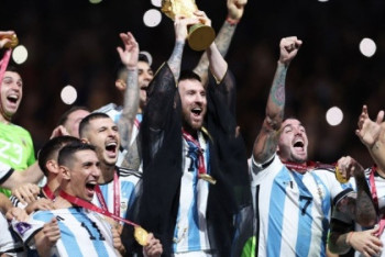 Фотография к новости: В раздевалку сборной Аргентины занесли 10 миллионов долларов за победу на ЧМ-2022