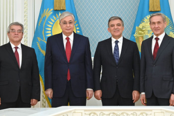 Фотография к новости: Токаев встретился с участниками Центрально-Азиатского медиафорума