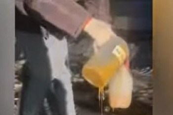 Фотография к новости: Разъедающая обувь жидкость затопила территорию у маслозавода в Усть-Каменогорске