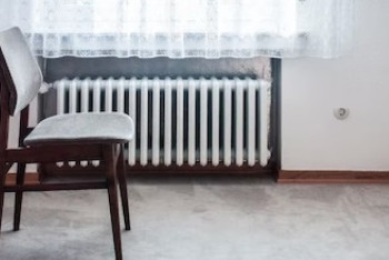 Фотография к новости: Сырость и плесень: Жители новостроек замерзают в ЗКО