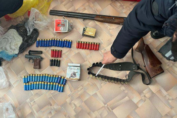 Фотография к новости: Оружие и наркотики изъяли полицейские у трёх жителей Астаны