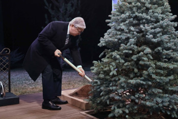 Фотография к новости: Токаев посадил дерево у резиденции президента Узбекистана