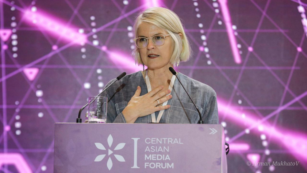 Книгу о девушке-беркутчи из Монголии презентовали в Астане