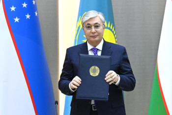 Фотография к новости: Токаев и Мирзиёев подписали договор о демаркации казахско-узбекской границы