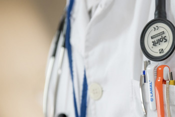 Фотография к новости: Медики рассказали о состоянии школьницы, выпавшей из окна высотки в Павлодаре