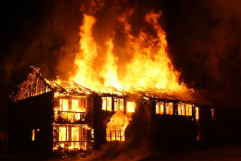 Фотография к новости: 12 человек спасли из огня участковые в Мангистау