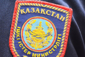 Фотография к новости: Житель Атырау поджёг дом, в котором запер супругу и маленького ребёнка