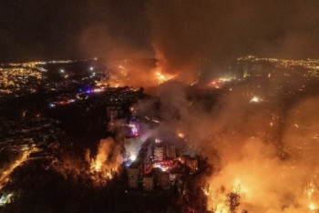 Фотография к новости: Режим ЧС объявлен в Чили: пожар уничножил более 500 домов