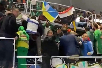 В Египте во время баскетбольного матча на болельщиков обрушилась трибуна