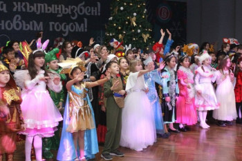 Фотография к новости: Более четырёх тысяч школьников побывали на президентской ёлке