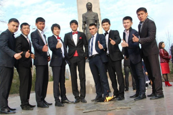 Фотография к новости: "Для меня он остаётся самым любимым" — мать погибшего в январских беспорядках полицейского