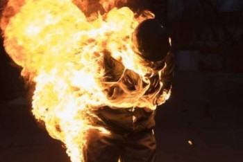 Фотография к новости: В Алматы мужчина облил бензином бывшую сожительницу и поджёг её