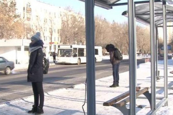 Фотография к новости: Две остановки за несколько часов разбили водители в Павлодаре