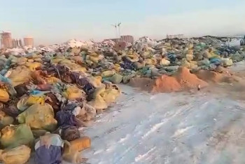 Фотография к новости: Свалку медотходов обнаружили у вокзала "Нурлы Жол" в Астане