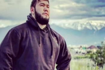 Фотография к новости: Казахстанский боец впервые в истории страны подписал контракт с американским промоушеном