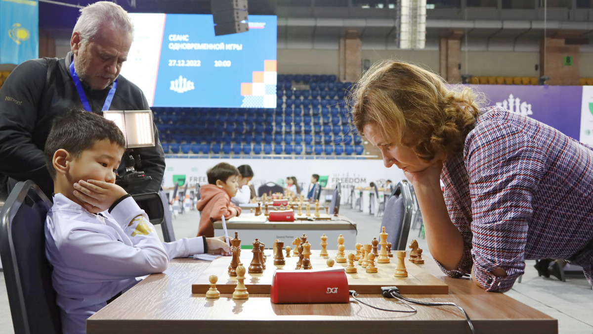 Восьмилетний казахстанец выиграл партию у экс-министра финансов Латвии