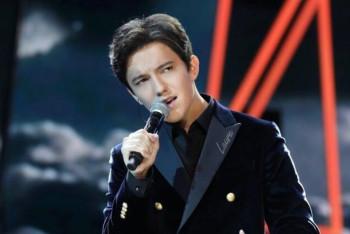 Фотография к новости: Димаш Кудайберген получил стипендию "Болашак"