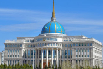 Фотография к новости: Олжас Сулейменов, Асанали Ашимов и Самал Еслямова получили госстипендии в Казахстане