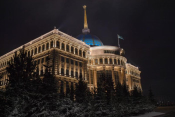 Фотография к новости: Токаев поздравил Бибисару Асаубаеву с золотом чемпионата мира по шахматам