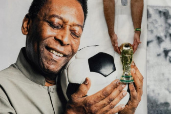 Фотография к новости: ФИФА призвала начинать все футбольные матчи с минуты молчания в память о Пеле