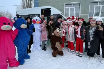 Фотография к новости: Токаев подарил микроавтобус детдому ВКО