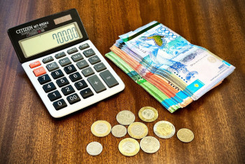 Пенсии, зарплаты, интернет. Что изменится для казахстанцев в 2023 году