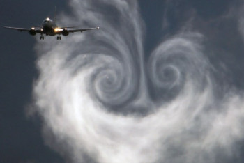 Фотография к новости: Летевший в Алматы самолёт попал в зону сильной турбулентности. Есть пострадавшие