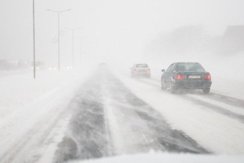 Фотография к новости: Опять метель: штормовое предупреждение объявили в большинстве регионов страны