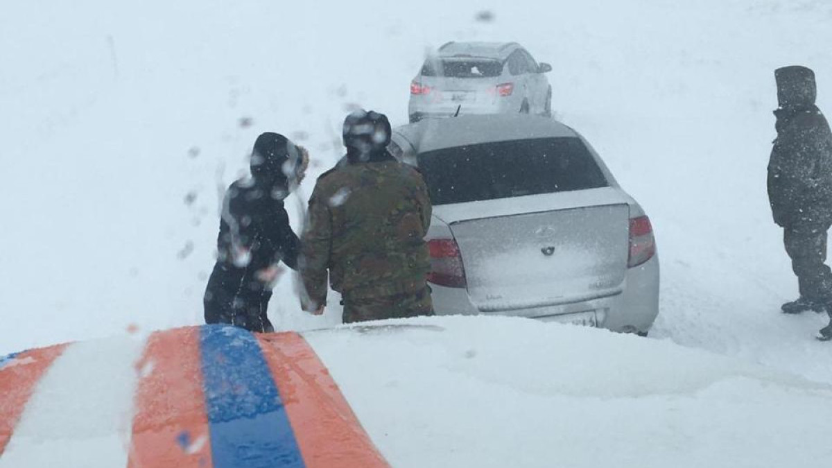 Еще 57 человек спасли из снежного плена в Туркестанской области